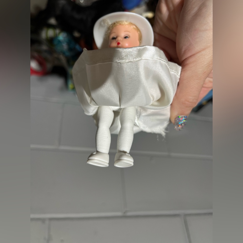 VINTAGE DOLL - Picture 7 of 7